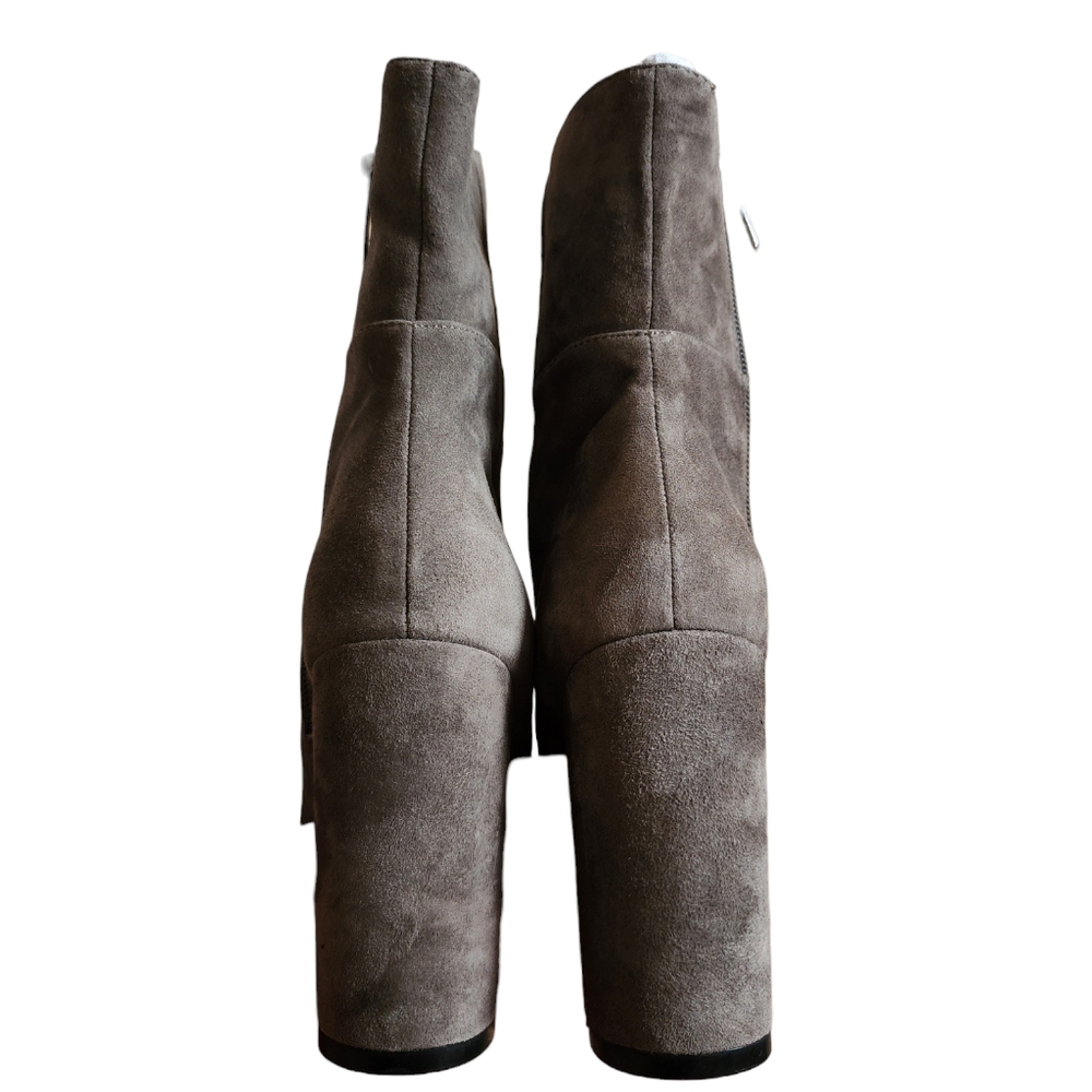 ☆VINCE CAMUTO GREYSTONE COW SPLIT SUEDE BOOTIES☆ - Picture 4 of 5